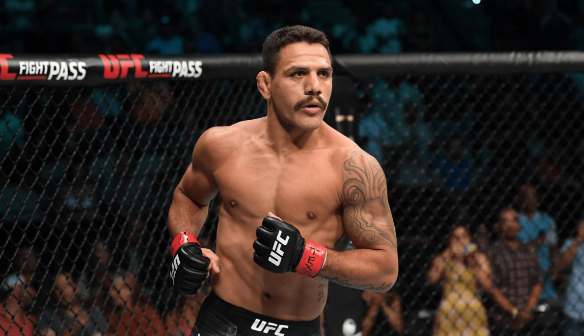 Дос Аньос вернется в легкий вес и встретится с Махачевым