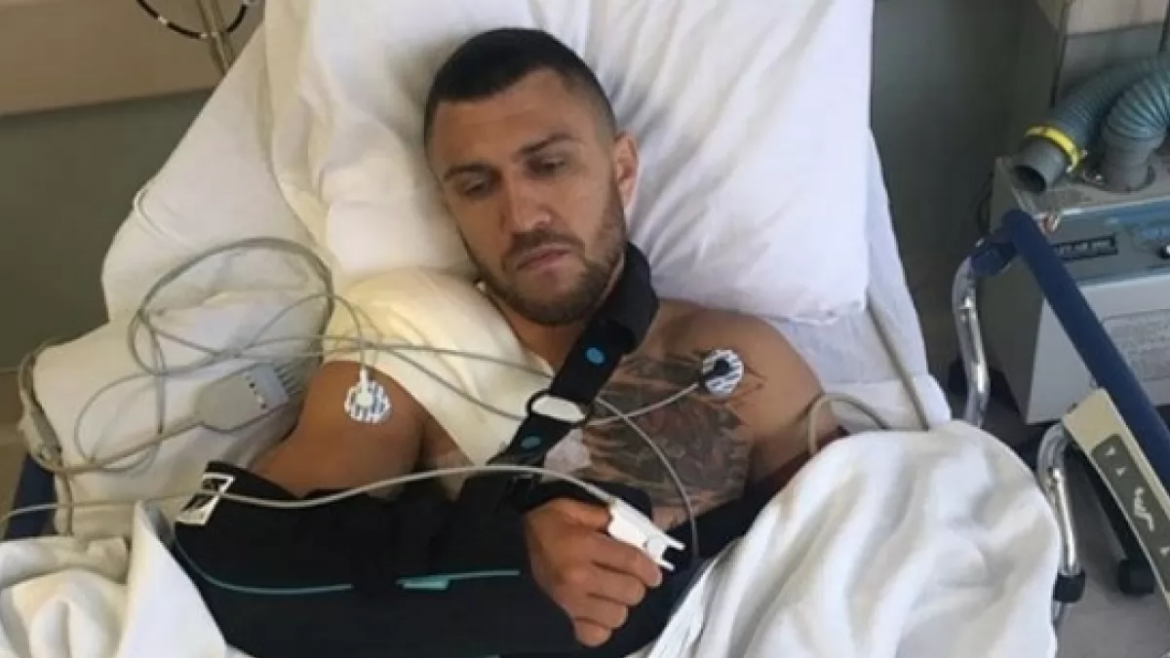 Поражение Ломаченко: всему виной травмированное плечо?