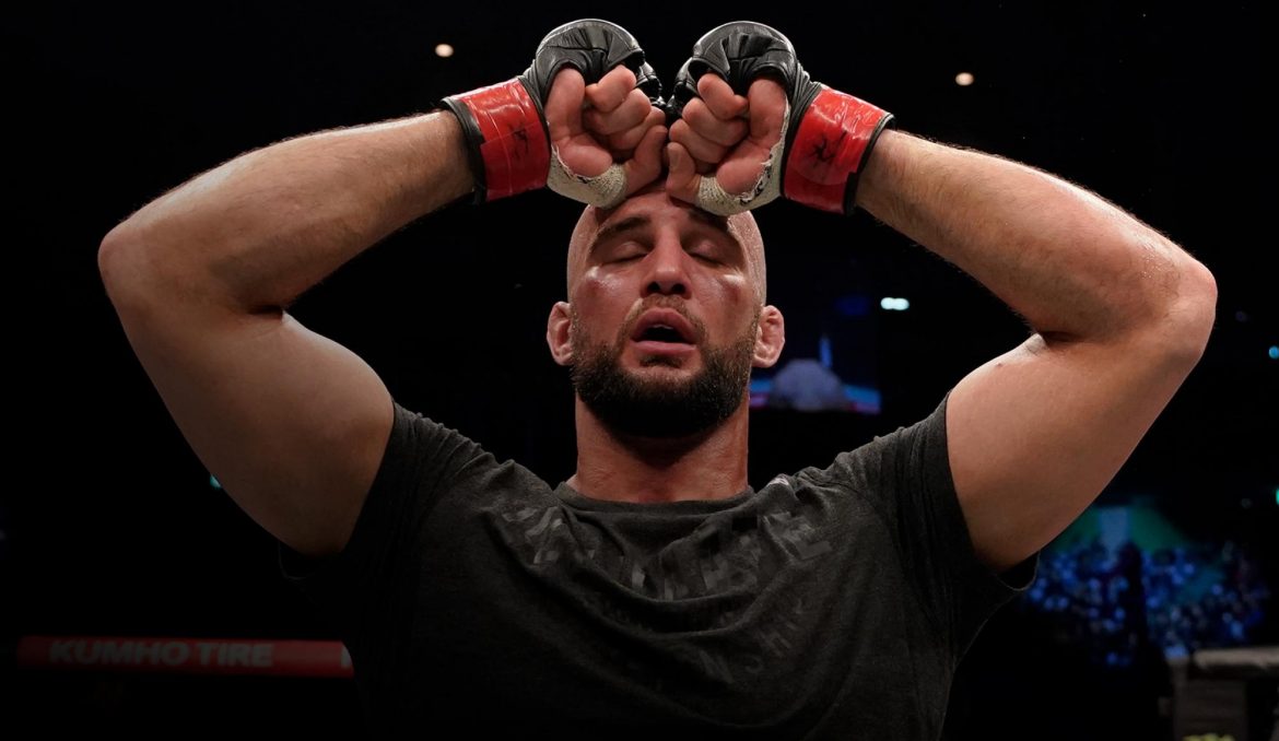 Волкан Оздемир получил травму, боя с Крыловым не будет