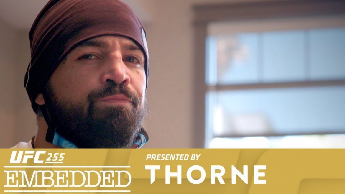 Превью к UFC 255: Embedded (Эпизод третий)