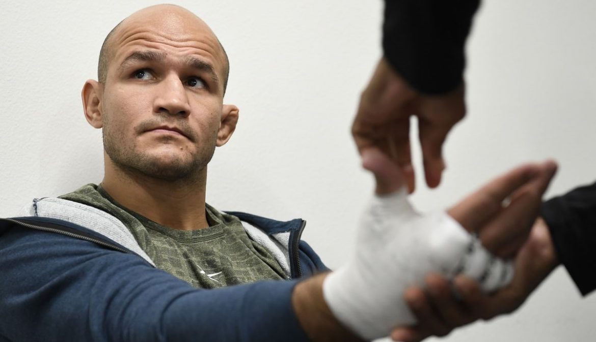 Дана Уайт: «Дос Сантосу стоит задуматься о своем будущем»