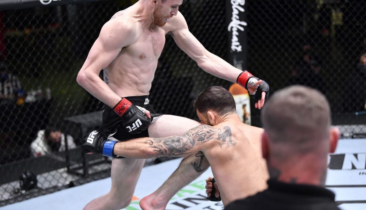 Колено из Ада: Сэндхаген жестко нокаутировал Эдгара