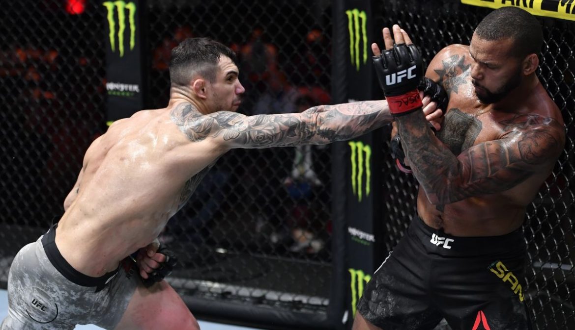 Александар Ракич одолел Тьяго Сантоса судейским решением