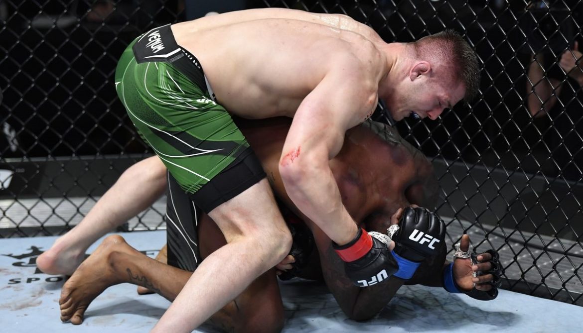 Марвин Веттори победил Кевина Холланда единогласным решением судей