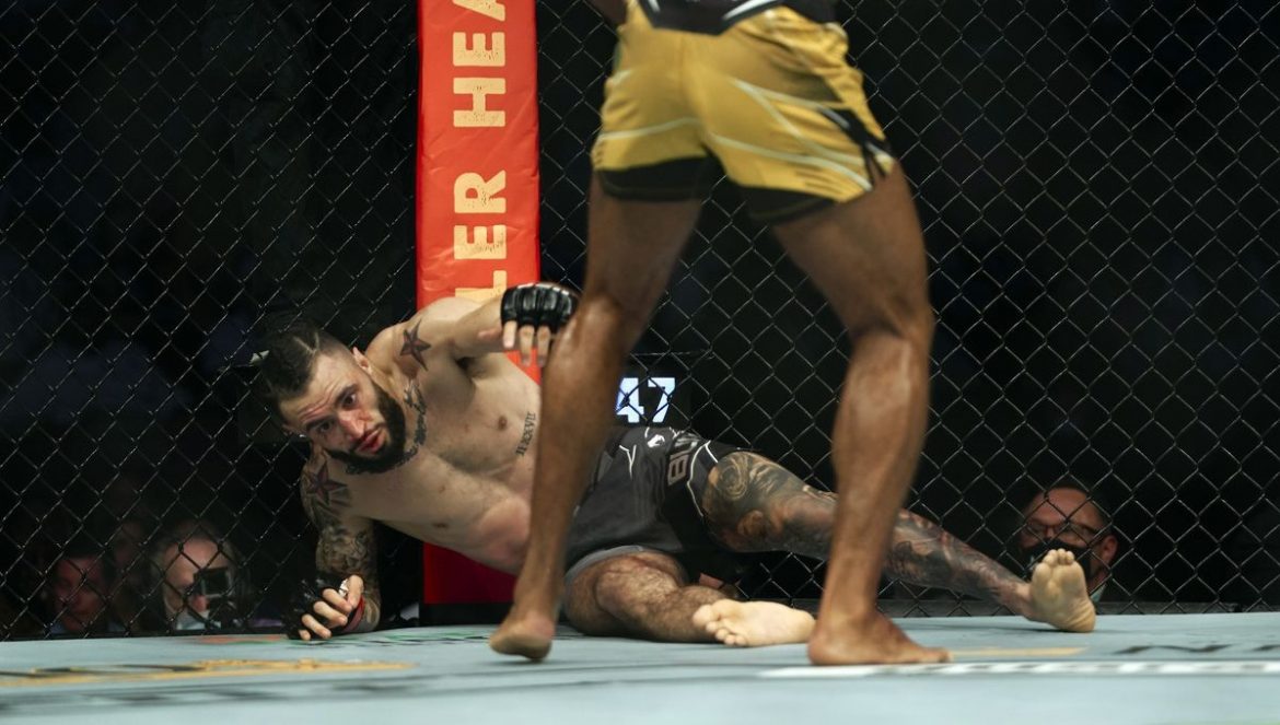 Бургос о неоднозначном нокауте от Барбозы: «Самое странное, что я все помню»