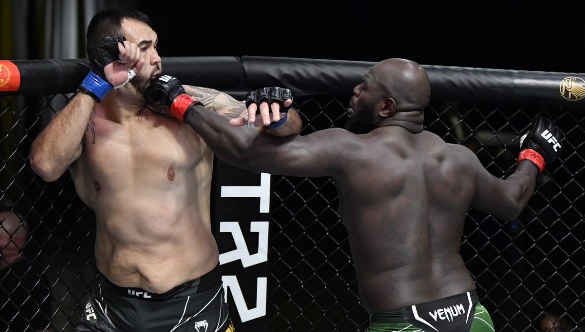 Жаирзиньо Розенстрайк вырубил Аугусто Сакаи в первом раунде