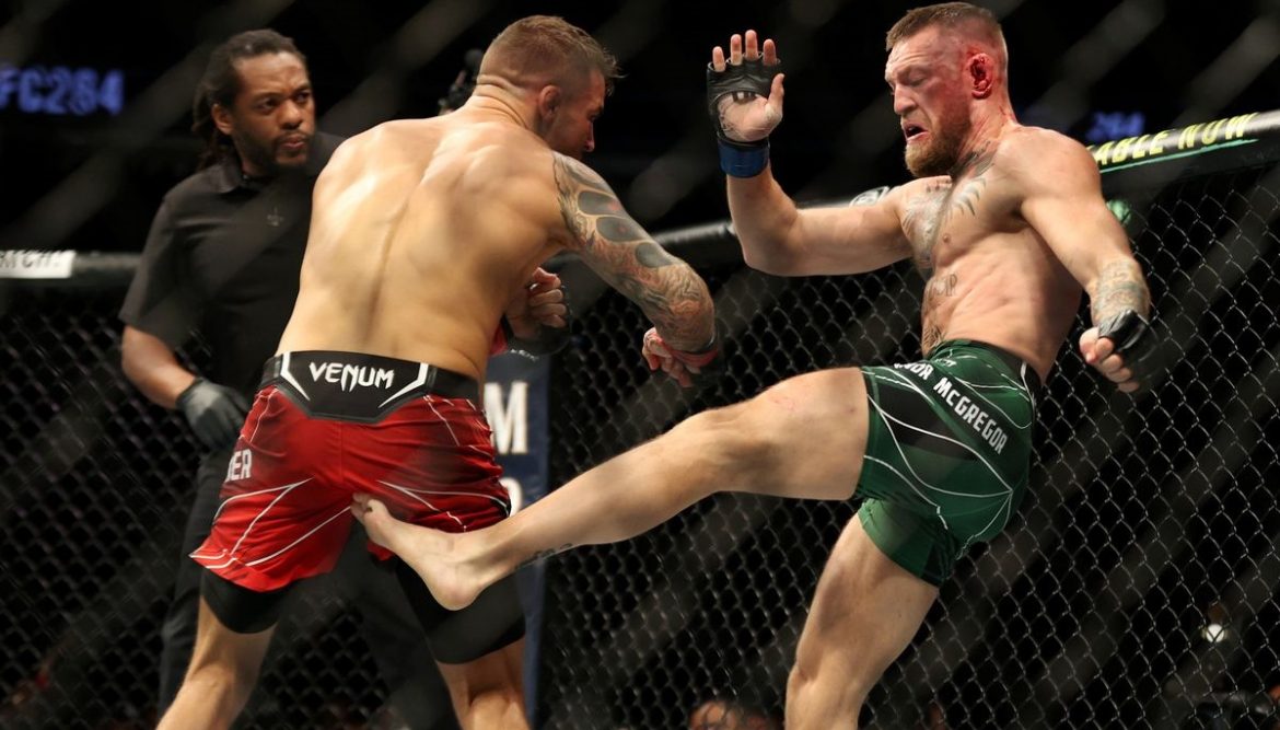 Дастин Порье победил Конора Макгрегора из-за остановки доктора. Ирландец сломал ногу