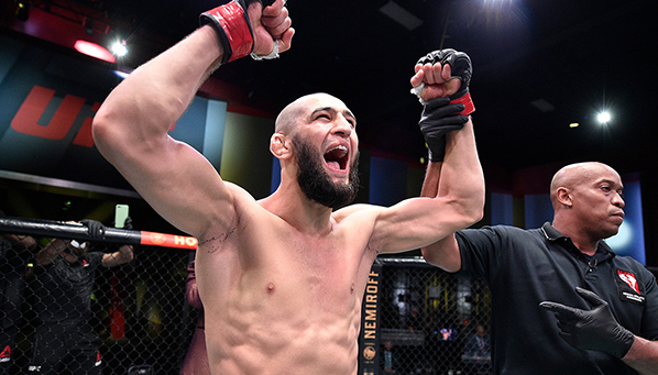 Хамзат Чимаев брутально задушил Ли Джинлианга