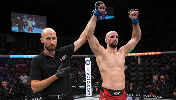 Оздемир страшно вырубил Джонни Уокера