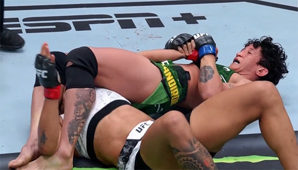 Вирна Яндироба поймала Лемос на рычаг локтя