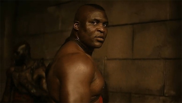 Нганну в роли гладиатора? Теперь вы видели все!