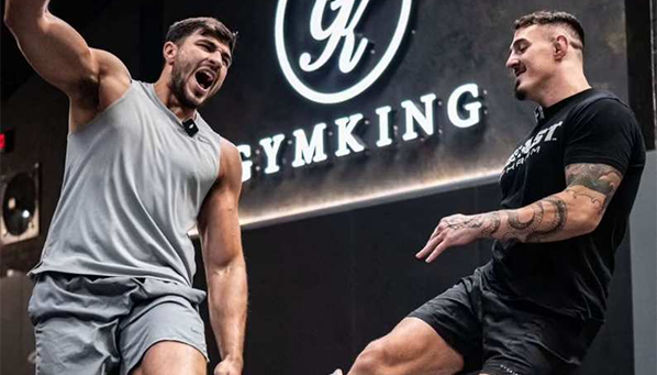 Минус нога: Эспиналл пробил лоукики боксеру (видео)