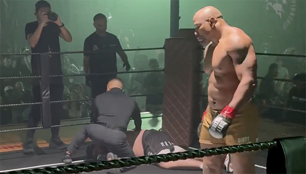 Все еще может: Ромеро жестко вырубил соперника (видео)