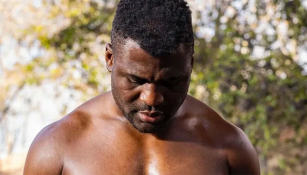 Нганну мог не выйти на бой с Феррейрой