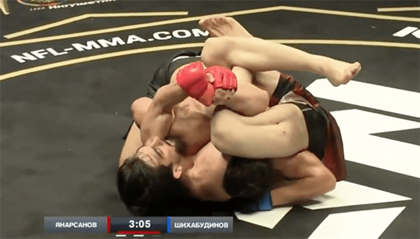 Видео дня: Ислам Янарсанов провел очень редкий удушающий