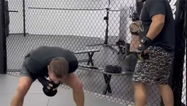 Видео: нокаут для Гэтжи по печени