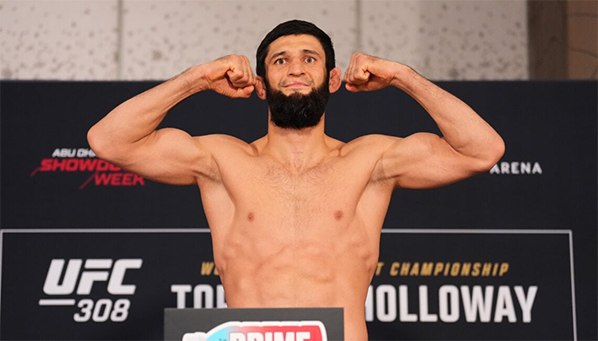 Заставил понервничать? Чимаев с трудом уложился в вес