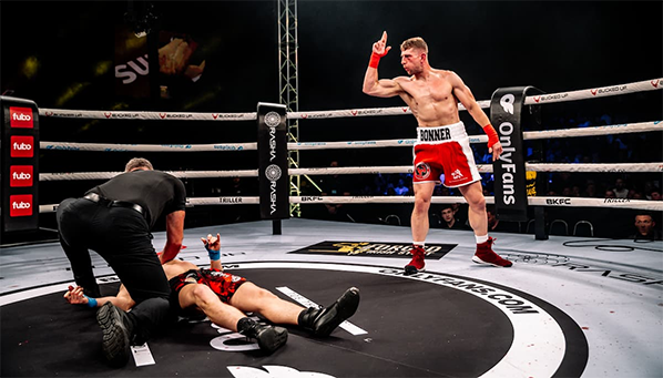 Бахнул с Конором пивка: яркий нокаут на BKFC (видео)