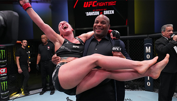 Кого Кормье считает лучшей девушкой-бойцом года?