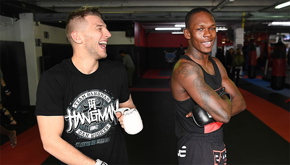 Спарринг Адесанья и Хукера (Видео)