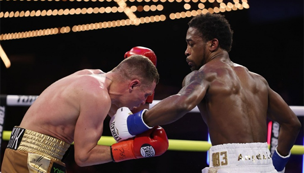 Кишон Дэвис остановил Беринчика и забрал у него пояс WBO