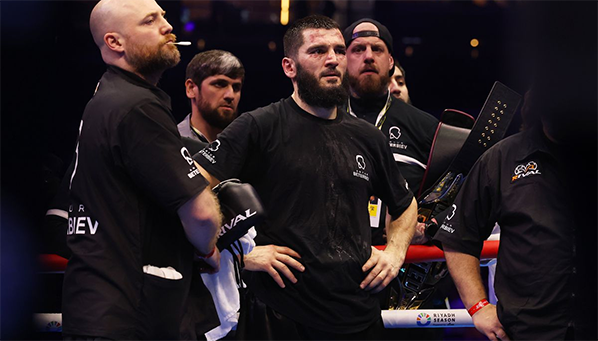 Трилогия? Бетербиев обещает вернуться сильнее