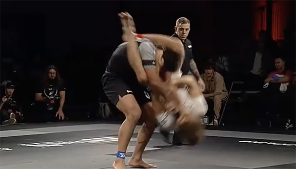 Армбар в стойке за 16 секунд? Теперь вы видели все (видео)