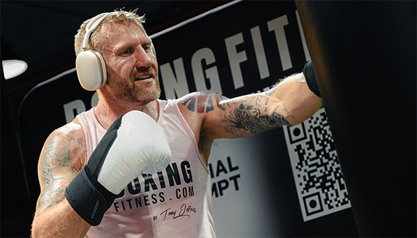 Мировой рекорд от неизвестного боксера: бил грушу 24 часа!