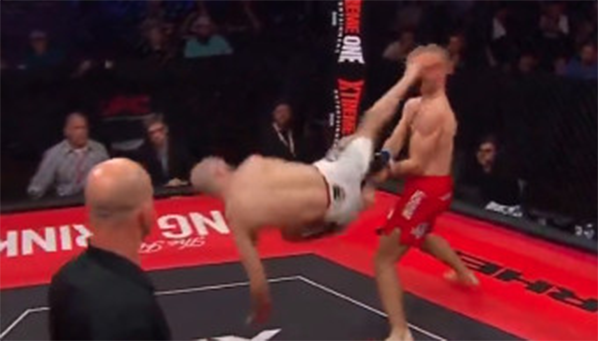 Последователь Бакли? Невероятный нокаут на турнире XFC 52