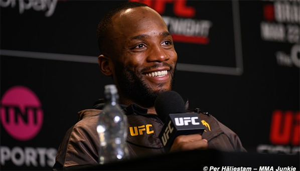 Мал, да удал? Эдвардс в шоке от габаритов соперника